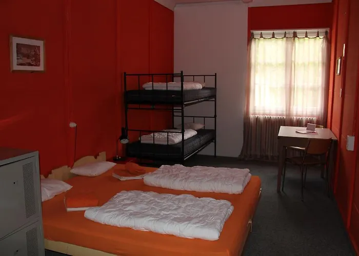 Downtown - Unique Simple Central Hostel