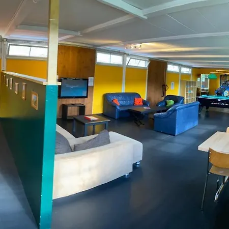 Downtown - Unique Simple Central Hostel